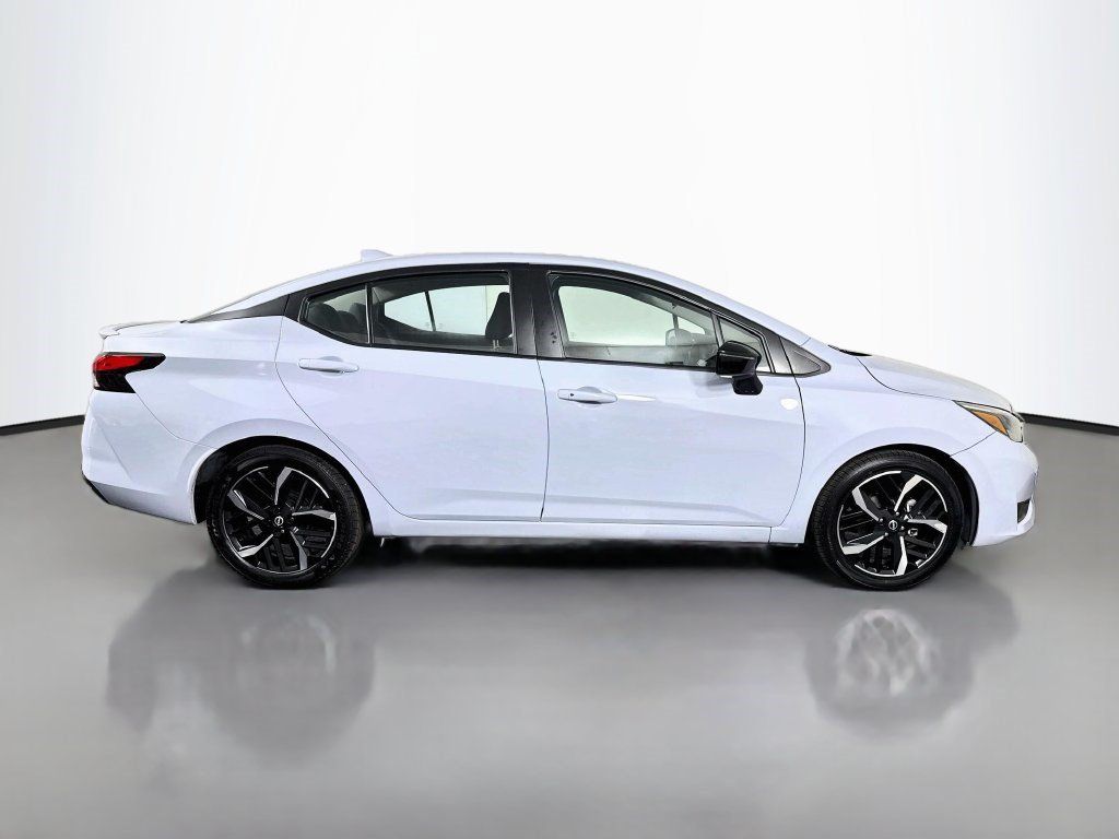 Used 2025 Nissan Versa SR FWD image 11