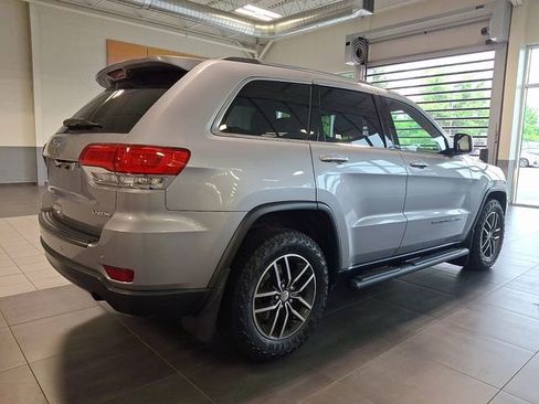 Used 2018 Jeep Grand Cherokee Laredo AWD/4WD image 6