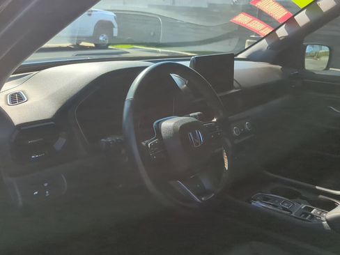 Used 2025 Honda Pilot TrailSport image 14