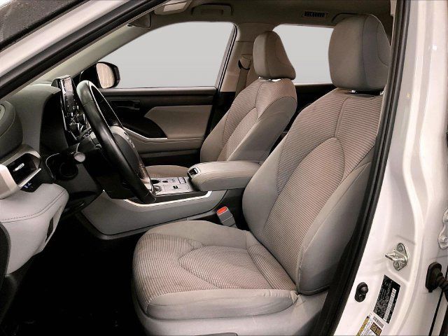 Used 2022 Toyota Highlander LE AWD/4WD image 24
