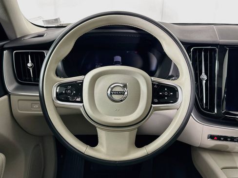 Used 2023 Volvo XC60 B5 Core w/ Climate Package AWD/4WD image 18