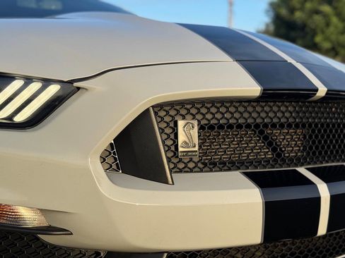 Used 2016 Ford Mustang Shelby GT350 w/ Technology Package image 9