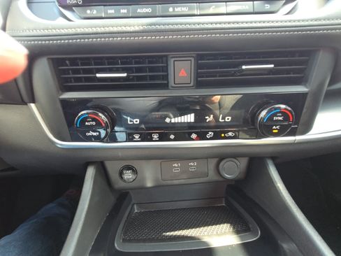 Used 2025 Nissan Rogue SV AWD/4WD image 23