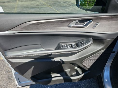 Used 2025 Jeep Grand Cherokee Limited AWD/4WD image 19