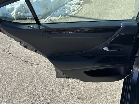 Used 2019 Lexus ES 300h w/ Luxury Package image 19