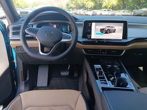 Used 2025 Volkswagen Atlas Cross Sport SE w/ Panoramic Sunroof Package image 14