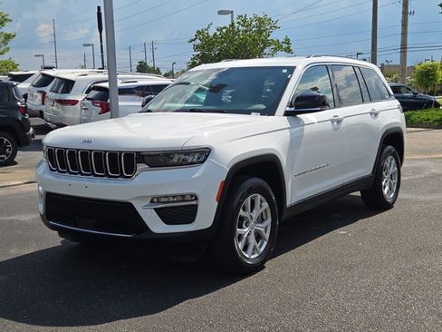 Used 2023 Jeep Grand Cherokee Limited AWD/4WD image 2