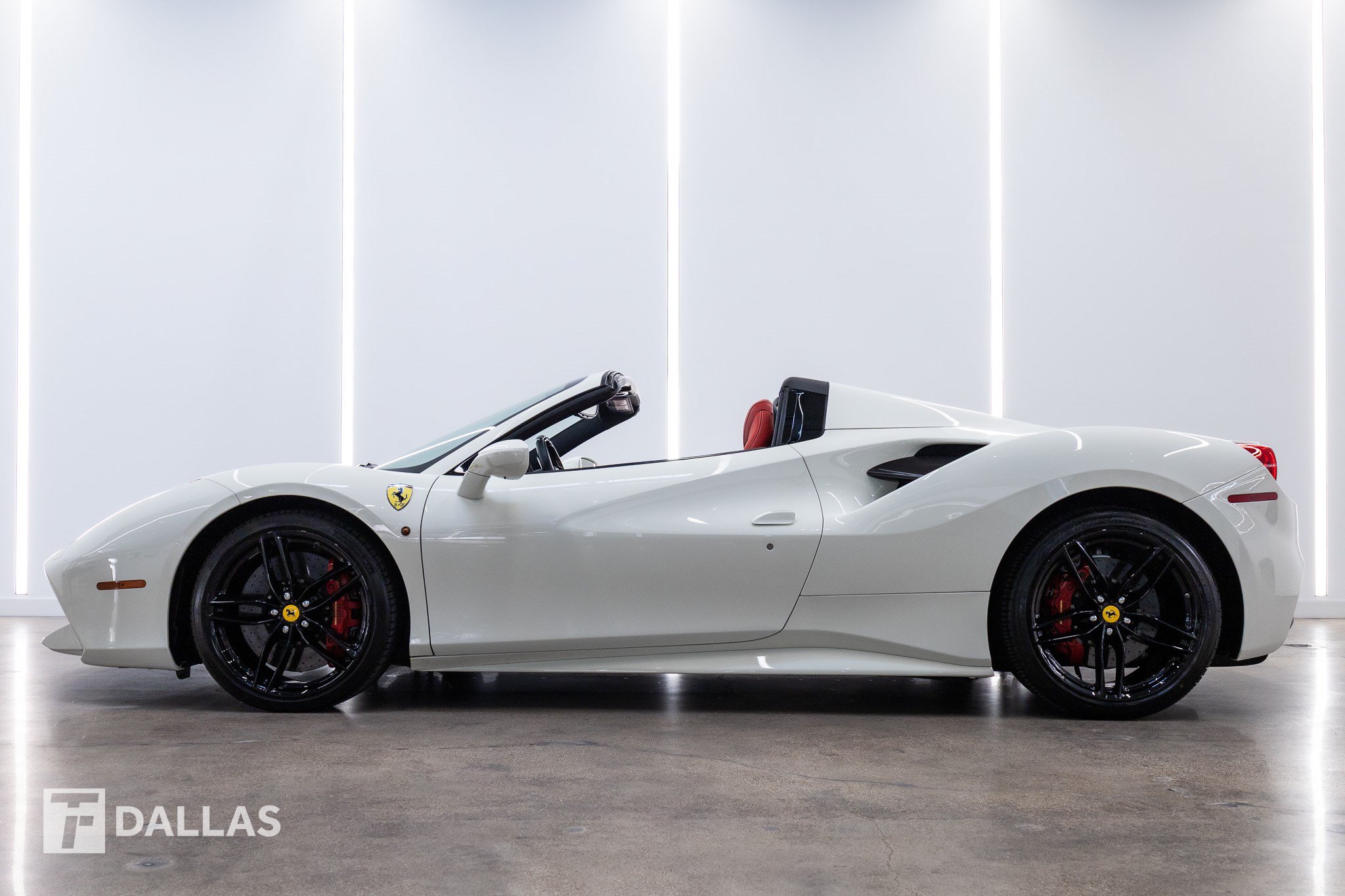 Used 2019 Ferrari 488 Spider RWD image 1