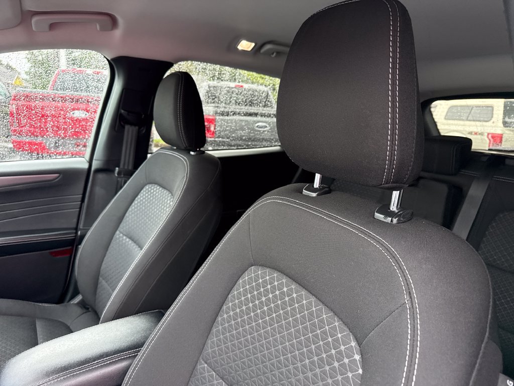 Used 2025 Ford Escape Active AWD/4WD image 22