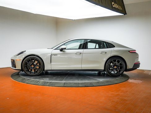 Used 2025 Porsche Panamera 4S image 2