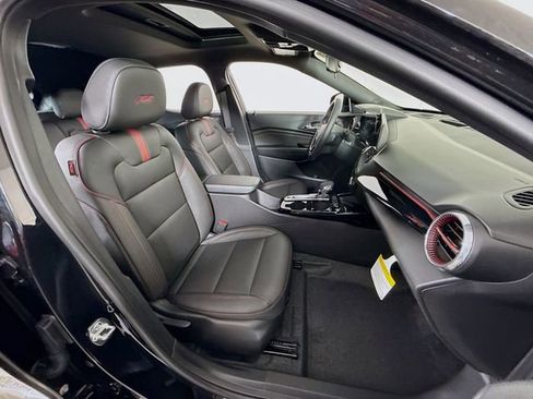 New 2026 Chevrolet Trax RS w/ Sunroof Package FWD image 31