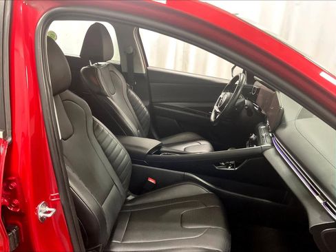 Used 2022 Hyundai Elantra Limited image 11