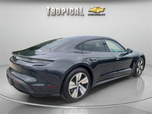 Used 2023 Porsche Taycan image 4