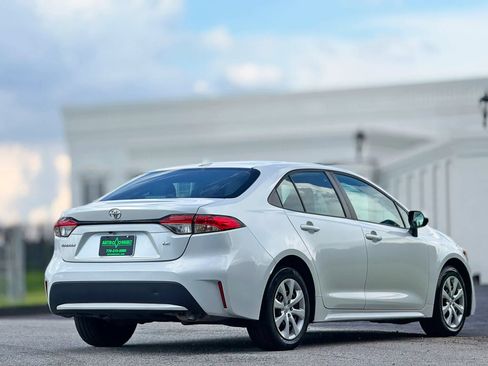 Used 2022 Toyota Corolla LE FWD image 12