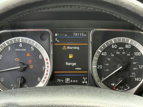 Used 2019 Nissan Titan SV w/ SV Convenience Package AWD/4WD image 16