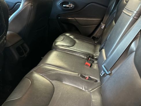 Used 2014 Jeep Cherokee Sport image 5