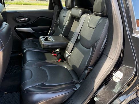 Used 2018 Jeep Cherokee Trailhawk w/ Quick Order Package 23L AWD/4WD image 28