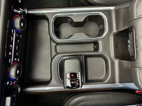 Used 2024 Chevrolet Silverado 1500 High Country AWD/4WD image 32