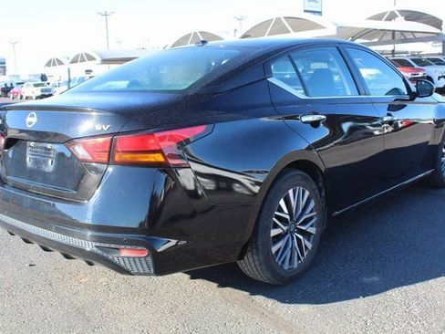Used 2023 Nissan Altima 2.5 SV FWD image 3