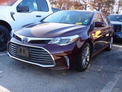 Used 2018 Toyota Avalon Limited image 3