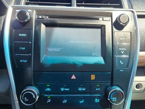 Used 2015 Toyota Camry LE image 23