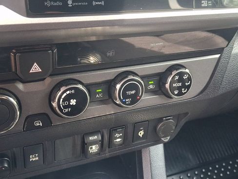 Used 2018 Toyota Tacoma TRD Off-Road AWD/4WD image 15