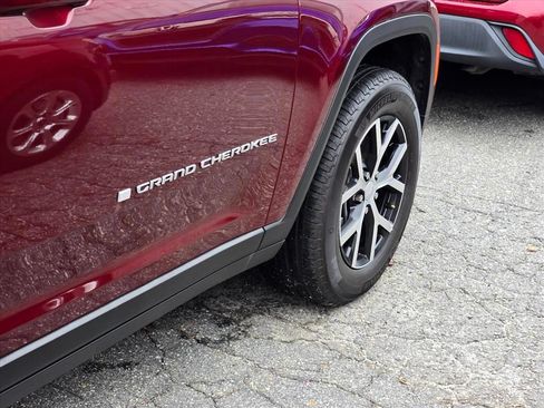 Used 2025 Jeep Grand Cherokee L Limited w/ Luxury Tech Group II AWD/4WD image 20