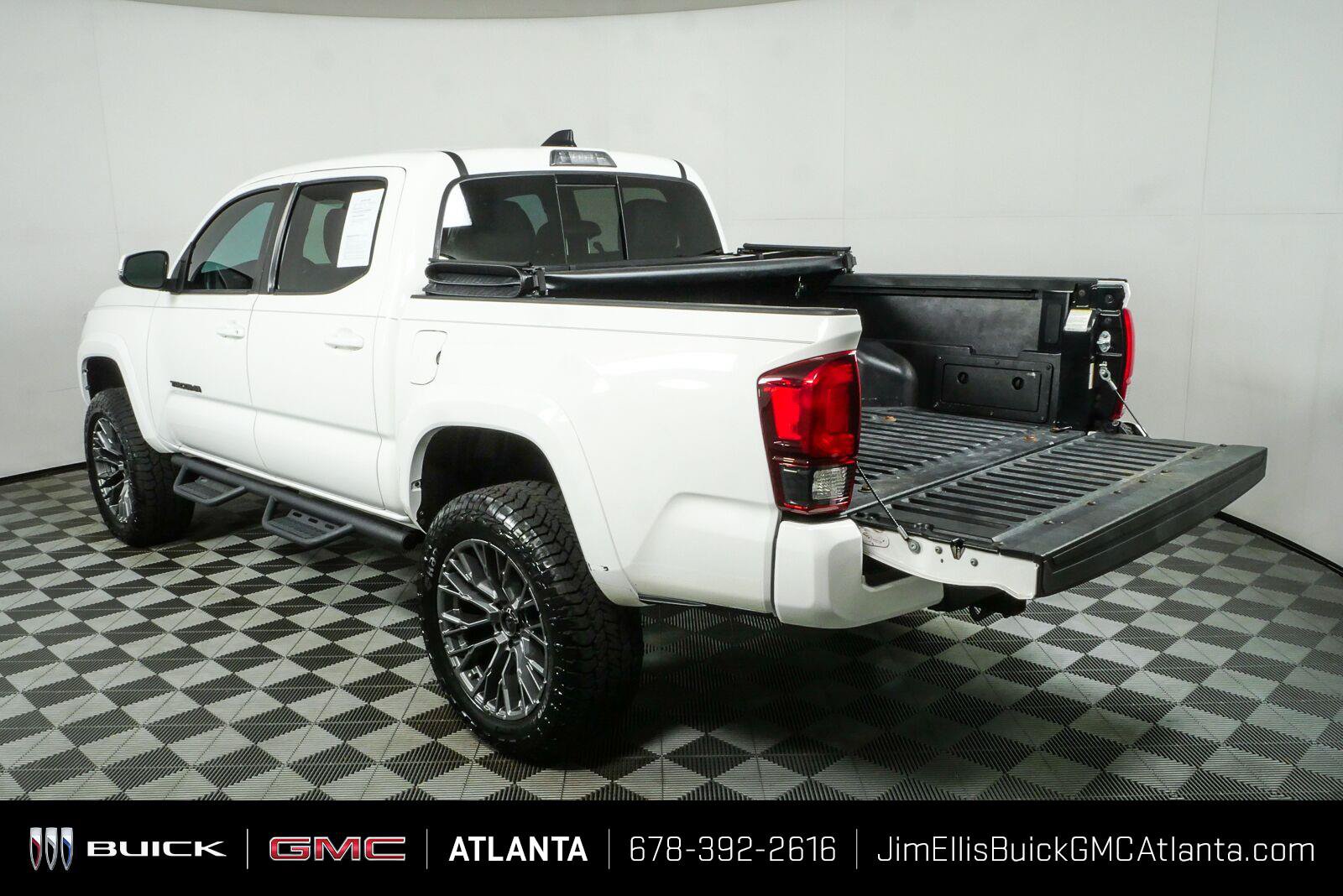 Used 2022 Toyota Tacoma SR5 w/ Technology Package RWD image 31