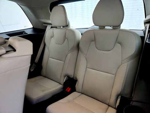 Used 2024 Volvo XC90 B6 Plus image 23