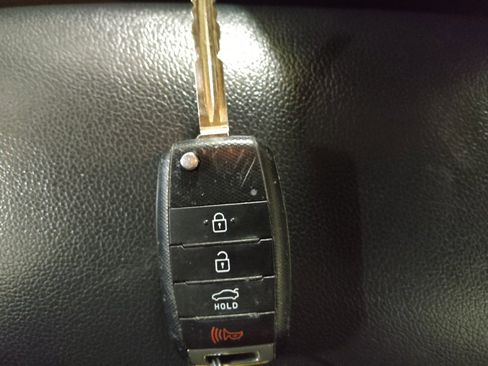 Used 2017 Kia Forte LX image 32