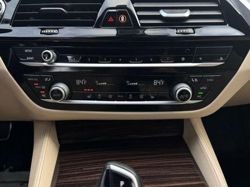 Used 2021 BMW 540i xDrive w/ M Sport Package image 32