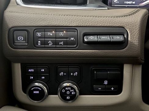 Used 2023 GMC Yukon XL Denali w/ Advanced Technology Package AWD/4WD image 26