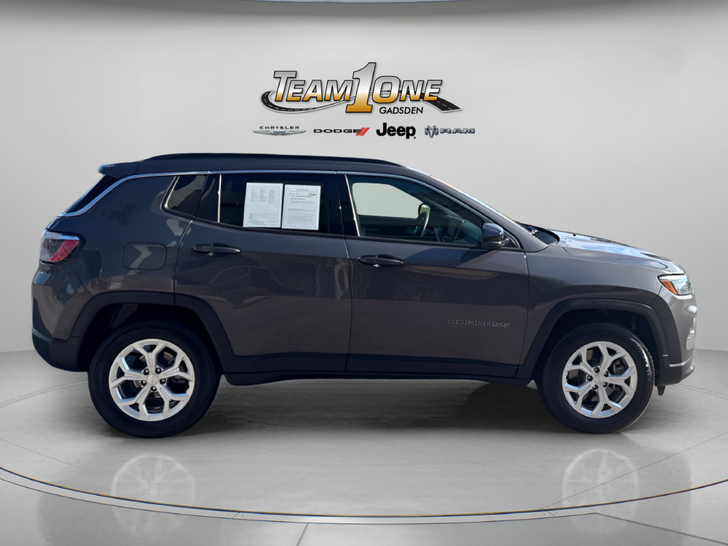 Used 2024 Jeep Compass Latitude AWD/4WD image 9
