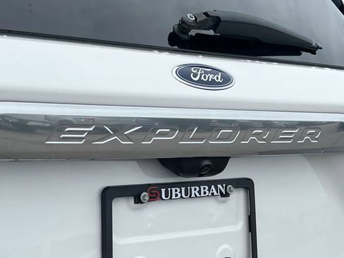 Certified 2023 Ford Explorer Platinum w/ Technology Package AWD/4WD image 12