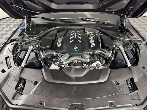 Used 2022 BMW 750i xDrive w/ Executive Package image 38