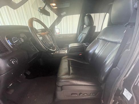 Used 2015 Lincoln Navigator 2WD image 16