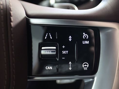 Used 2025 Land Rover Range Rover SE AWD/4WD image 23