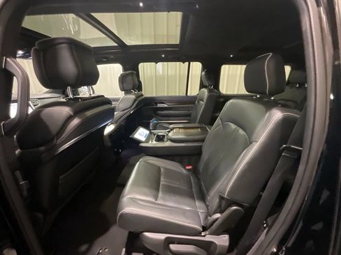 Used 2023 Jeep Grand Wagoneer Series II AWD/4WD image 12