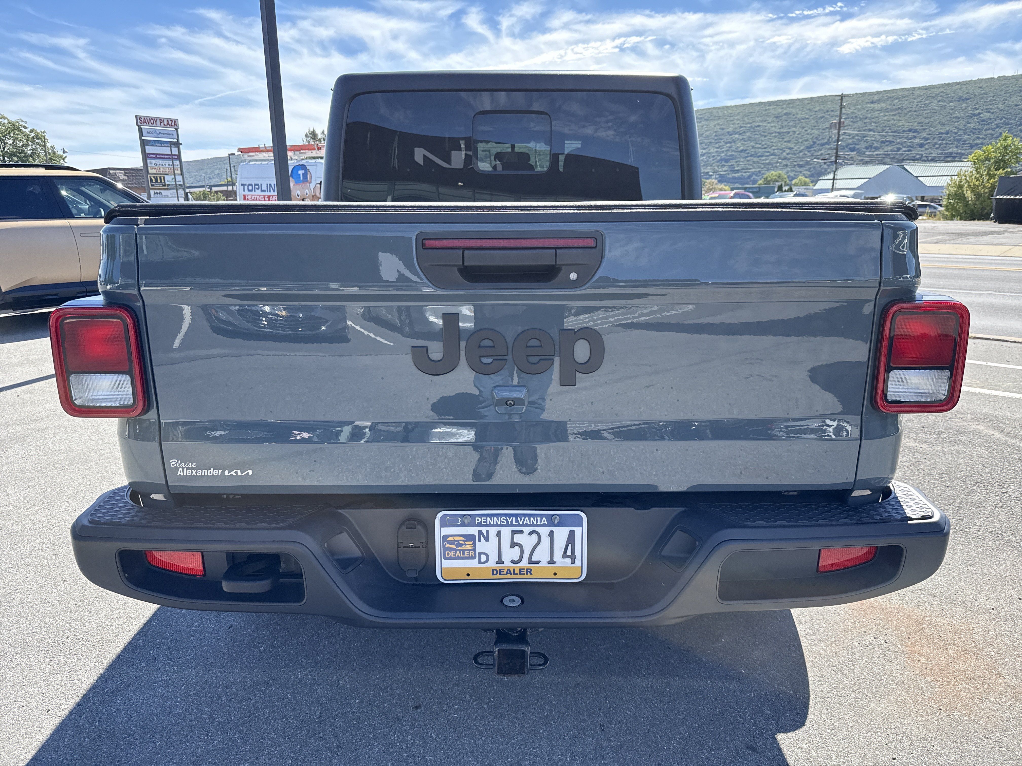 Used 2025 Jeep Gladiator Sport AWD/4WD image 4