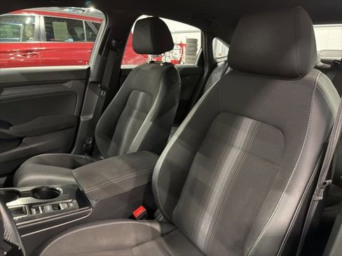 Used 2023 Honda Civic Sport image 9