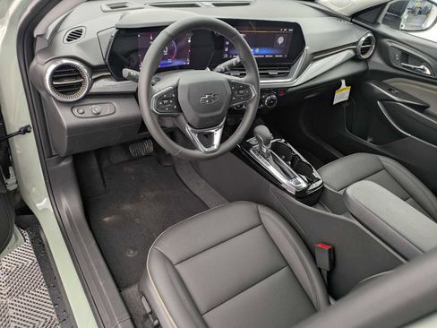 New 2026 Chevrolet Trax ACTIV image 2