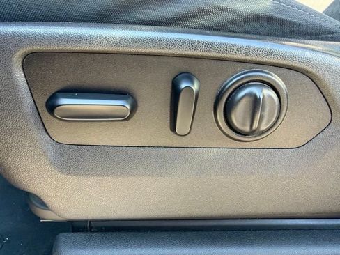 Used 2021 Chevrolet Silverado 1500 LT RWD image 19