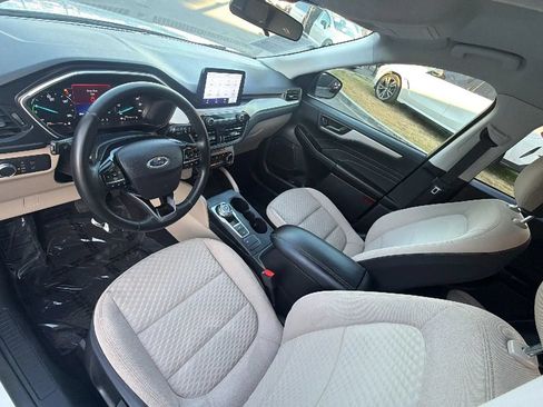 Used 2022 Ford Escape SE w/ Cold Weather Package FWD image 12