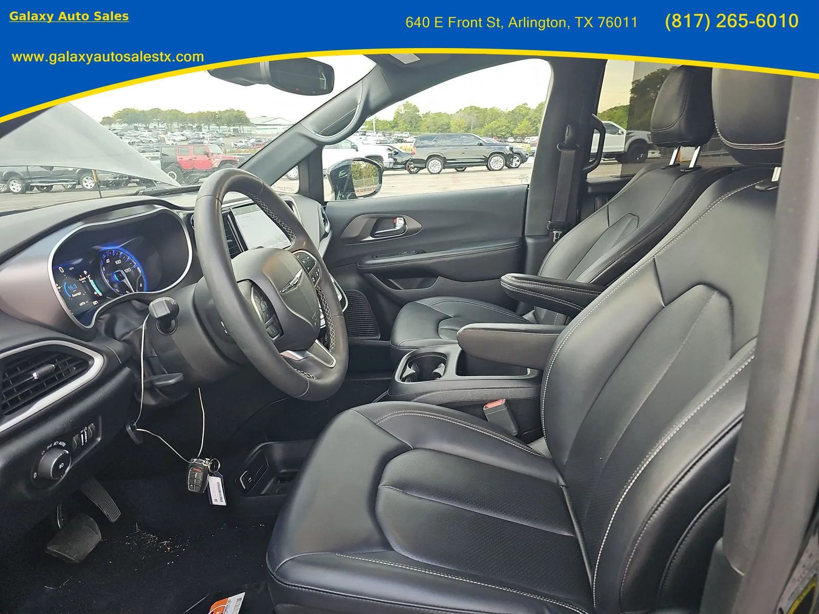 Used 2025 Chrysler Pacifica Select FWD image 11