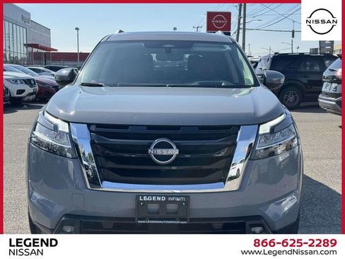 Used 2022 Nissan Pathfinder Platinum AWD/4WD image 2