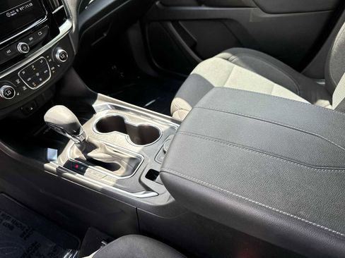 Used 2023 Chevrolet Traverse LT FWD image 21