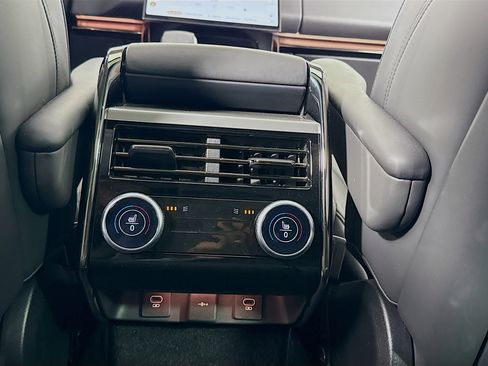 Used 2024 Land Rover Range Rover Sport SE image 25