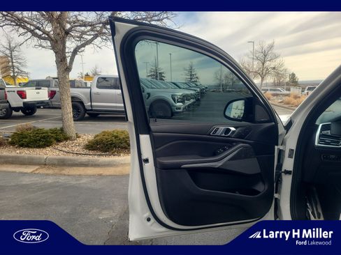 Used 2020 BMW X5 xDrive40i w/ M Sport Package image 13