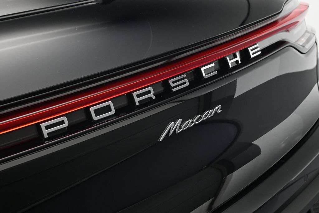 Used 2026 Porsche Macan AWD/4WD image 27