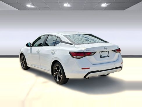 Used 2024 Nissan Sentra SV image 3